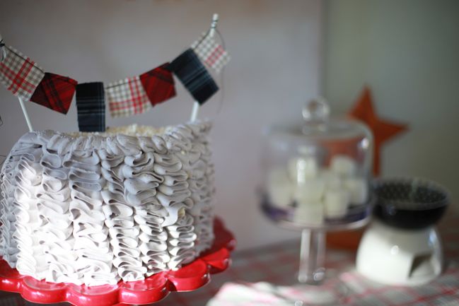 ruffle cake with bunting