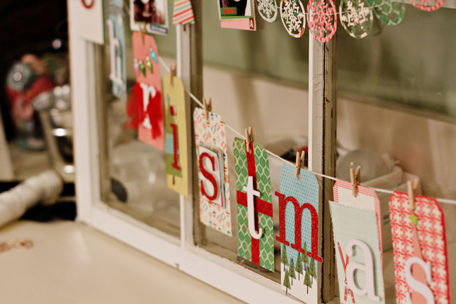 how to decorate a window for christmas