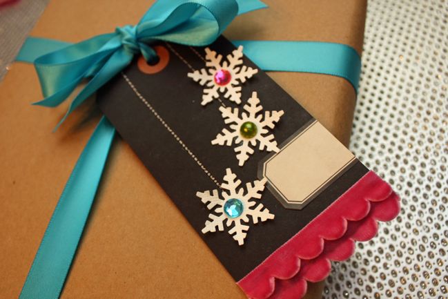 Christmas gift wrap tag tutorial by mindy miller