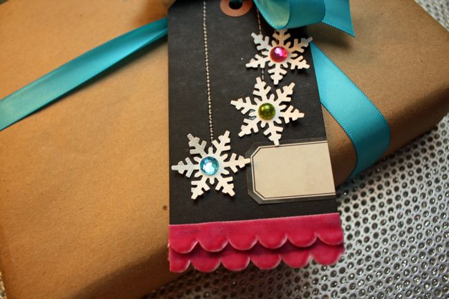 Christmas gift wrap tag tutorial by mindy miller