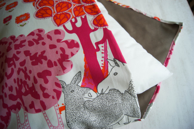 crafting with alice:: envelope cushion and @ shimelle.com