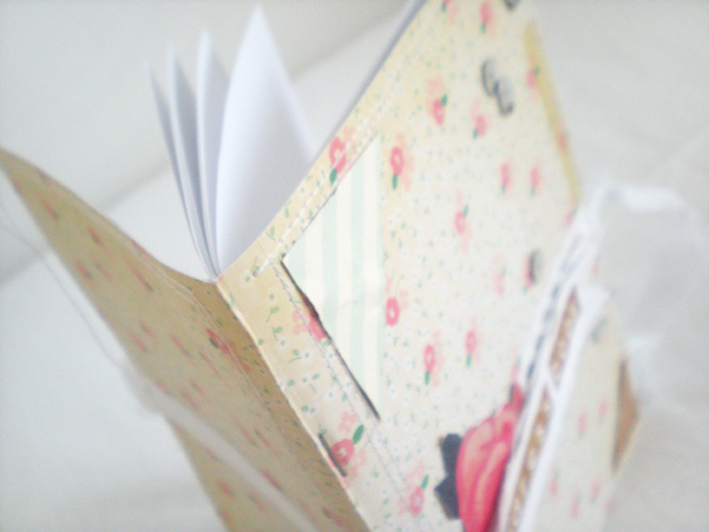 mini books:: a scrapbook tutorial by lucia barabas @ shimelle.com