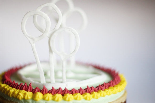 Gluten-Free Victorian Quidditch Cake - inspired by Bake Off Tennis Cake @ shimelle.com